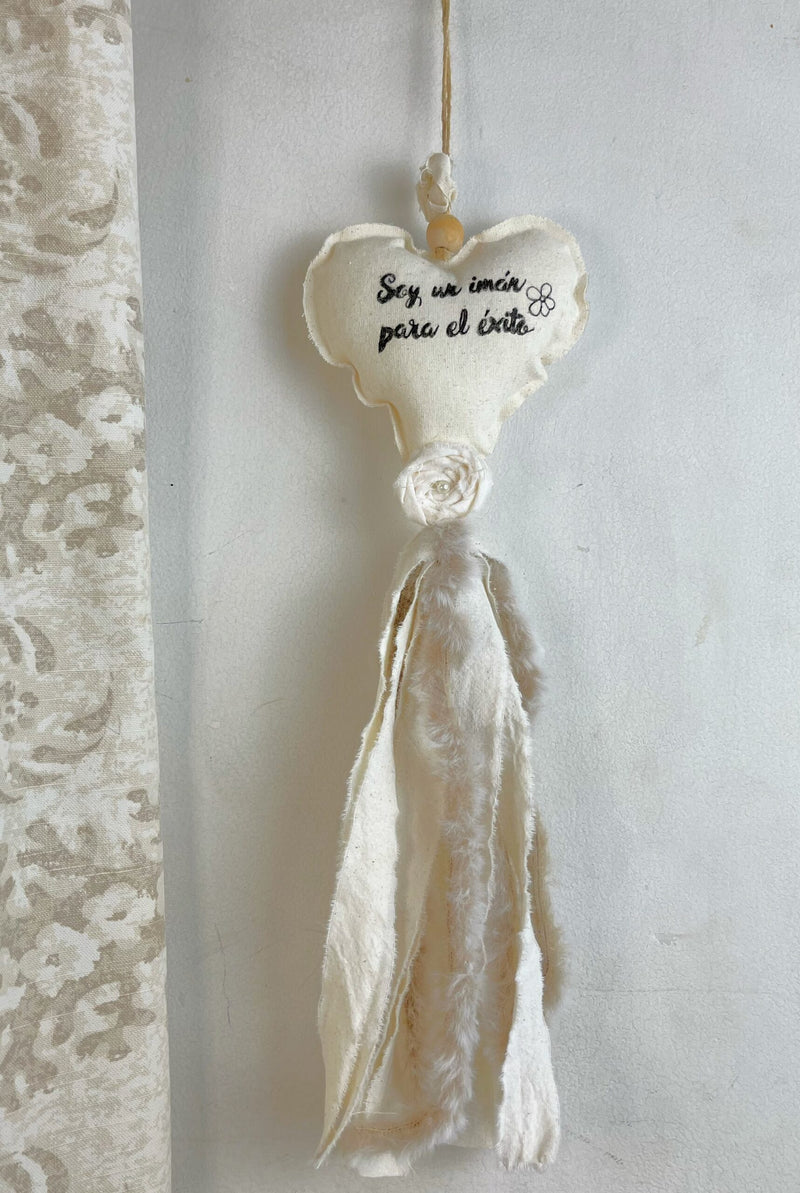 Colgante Textil Corazón- Palabras que inspiran tus días